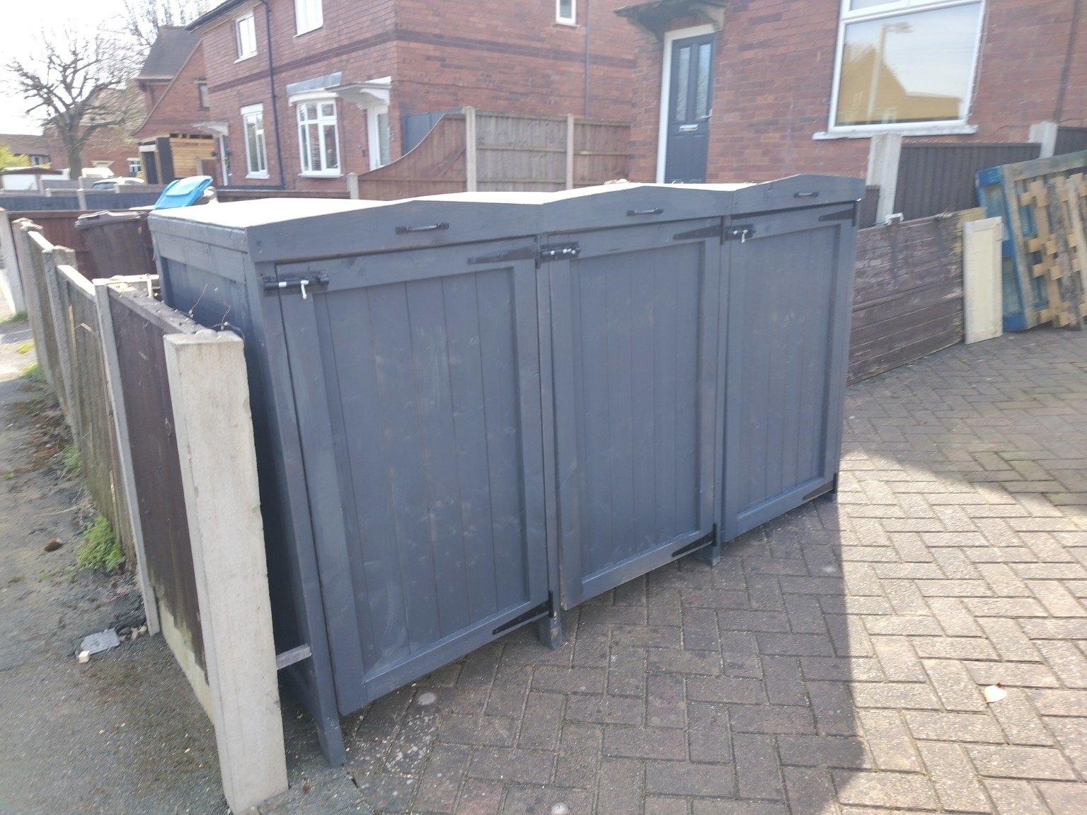 Charcoal three-bin store